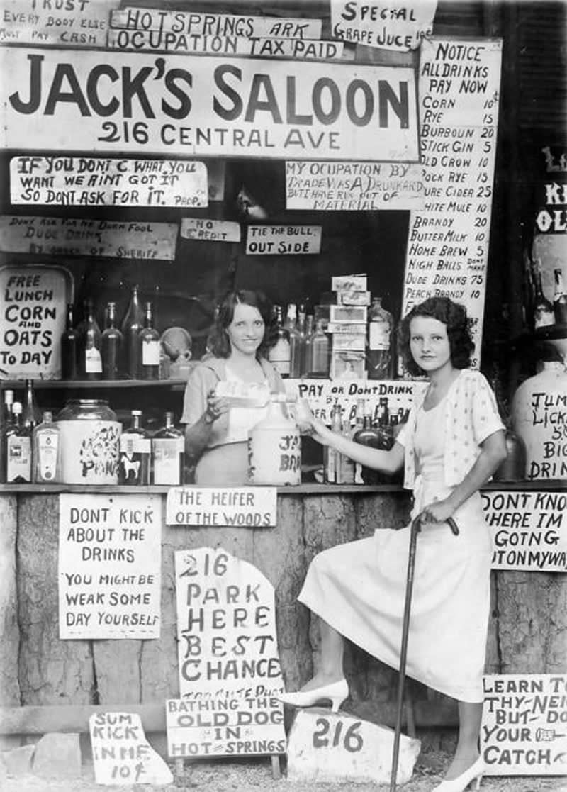 Having a drink at Jack&rsquo;s Saloon in Hot Springs. Arkansas, 1935.