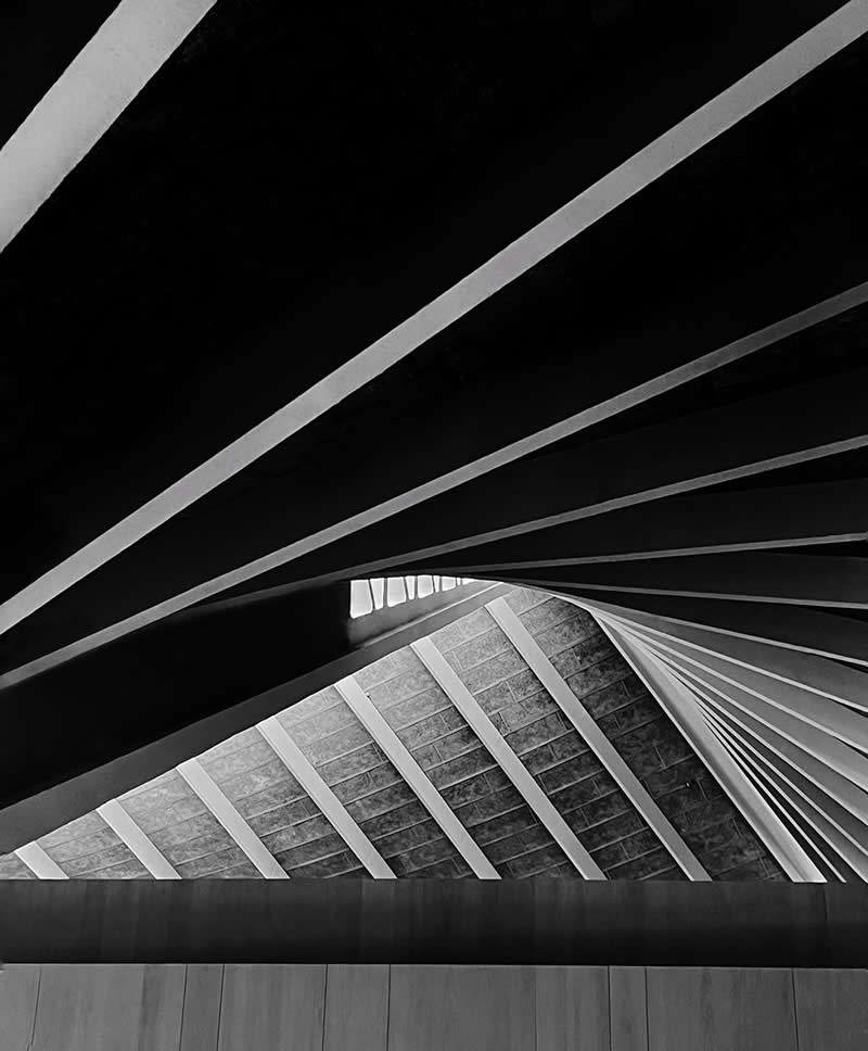 Taken with a Smartphone: 34 Jaw-Dropping Architectural Photos from the Mobile Photography Awards 46 Lines & Triangles by Annamaria Binova - Mobile Photography Awards