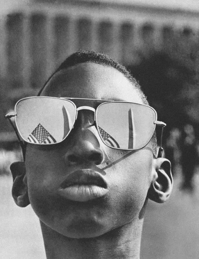 Kid watching Martin Luther King's "I Have A Dream" Speech. Aug. 28, 1963 - Powerful Photos History Uncovered