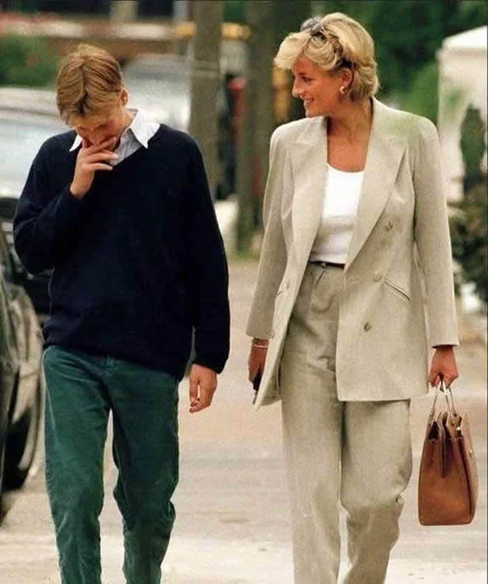 Last photo of Lady Diana and Prince William in August of 1997.