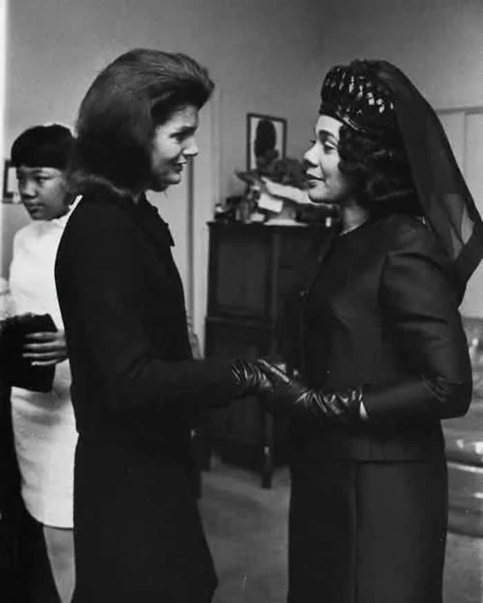 Former first lady Jackie Kennedy, who lost her husband in 1963, offers her condolences to Coretta Scott King at Martin Luther King Jr.&rsquo;s funeral. April 9, 1968.