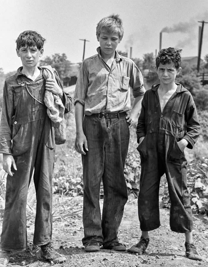 Youngsters at the city dump in Ambridge, Pennsylvania, 1939.