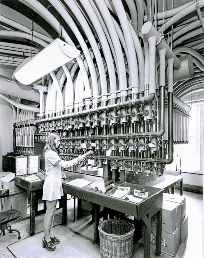 Bank vacuum tube communication system, 1970s, Australia