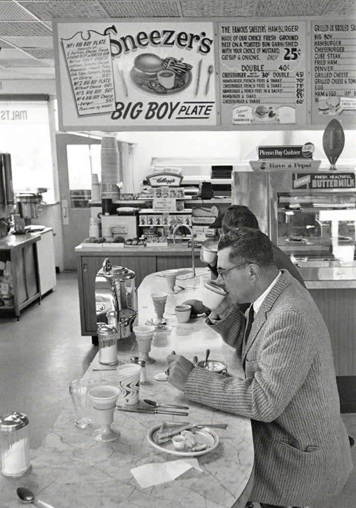 Packers head coach Vince Lombardi having breakfast at a Green Bay diner, 1960. Look at those prices!