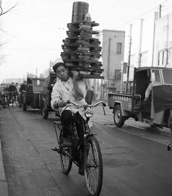 Japanese delivery man with bowls of soba, 1950.