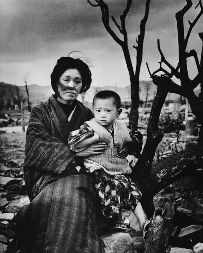 Hiroshima, 1945. Photo taken by Alfred Eisenstaedt.