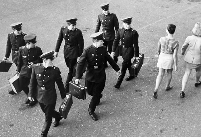 First mini skirts come in fashion in Lithuania, 1965. (Photo by Marius Baranauskas)