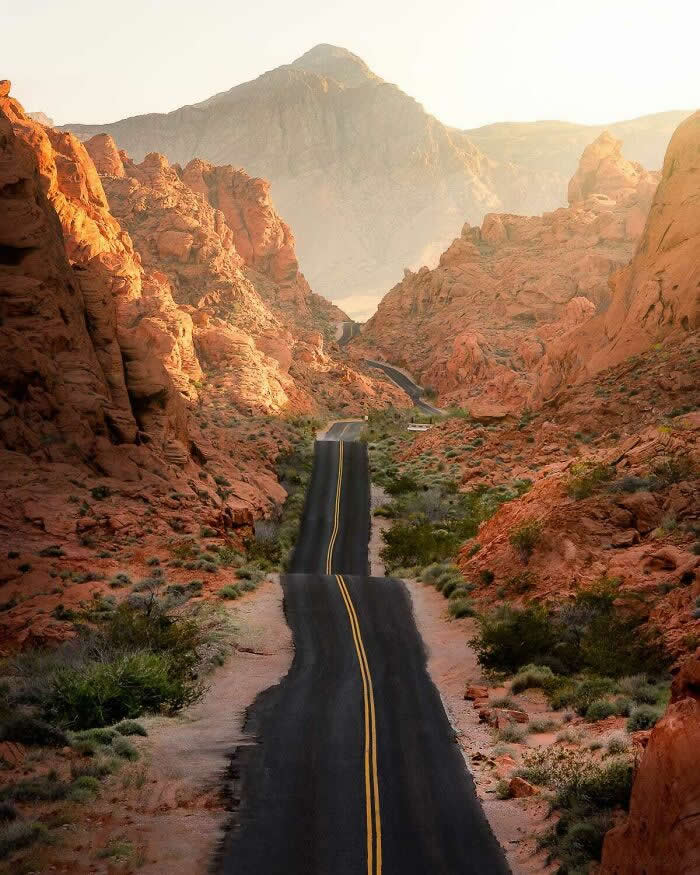 Visual Therapy: 33 Satisfying Photos Celebrating Perfect Symmetry and Balance 50 Valley Of Fire State Park, Nevada