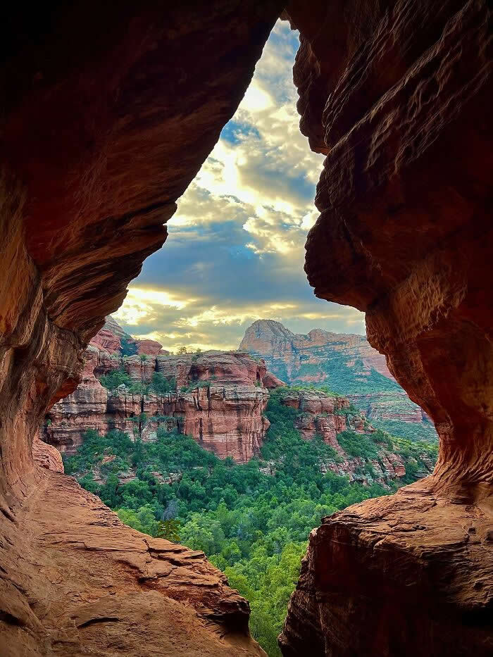 Visual Therapy: 33 Satisfying Photos Celebrating Perfect Symmetry and Balance 57 Sedona, AZ, USA. Beautiful Hike That Takes You To The “Subway” Cave
