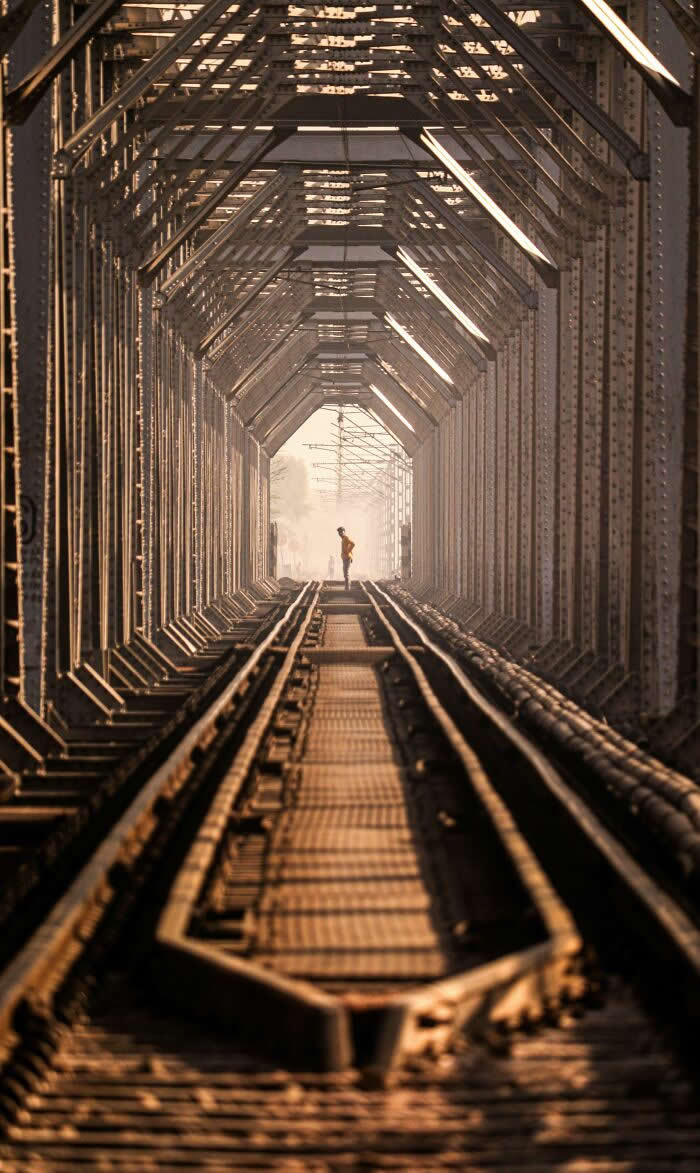 Visual Therapy: 33 Satisfying Photos Celebrating Perfect Symmetry and Balance 65 Tracks On An Iron Bridge