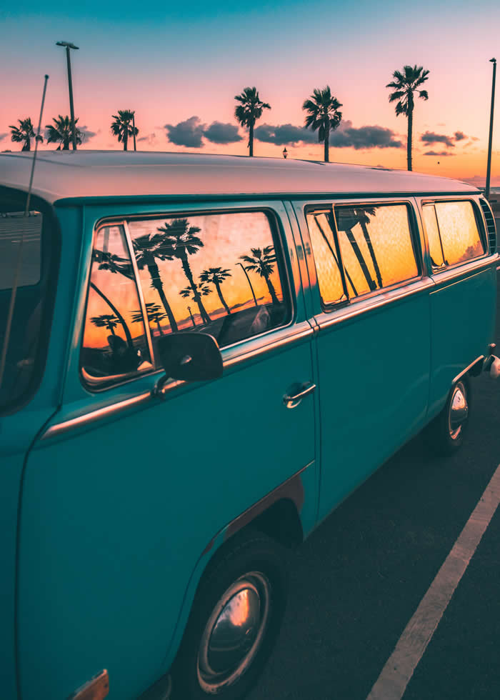 Visual Therapy: 33 Satisfying Photos Celebrating Perfect Symmetry and Balance 67 VW Bus reflection