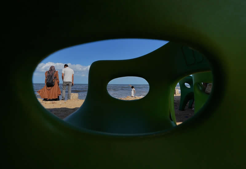 Street Photos by Ahmed Mansour That Reveal the Soul of Everyday Life