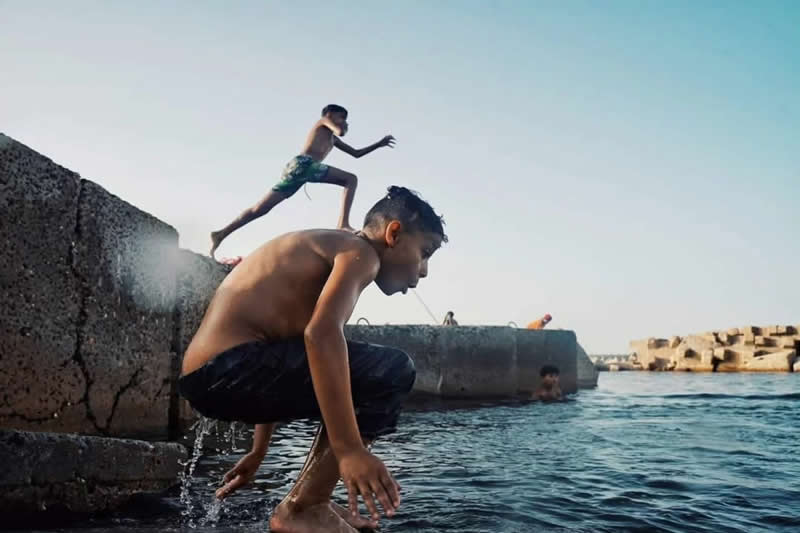 Street Photos by Ahmed Mansour That Reveal the Soul of Everyday Life