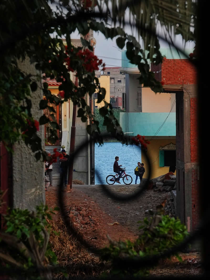 Street Photos by Ahmed Mansour That Reveal the Soul of Everyday Life