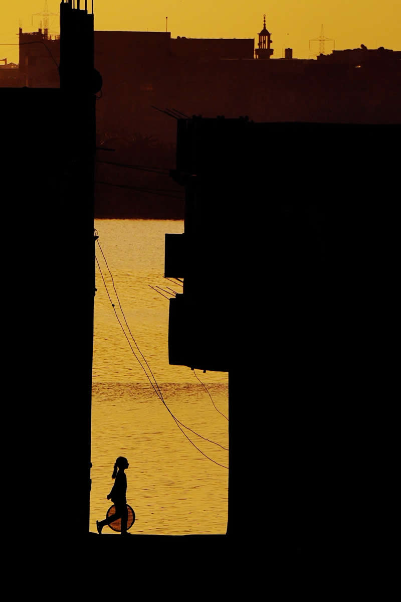 Street Photos by Ahmed Mansour That Reveal the Soul of Everyday Life
