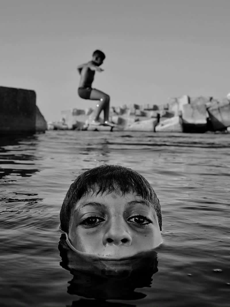 Street Photos by Ahmed Mansour That Reveal the Soul of Everyday Life