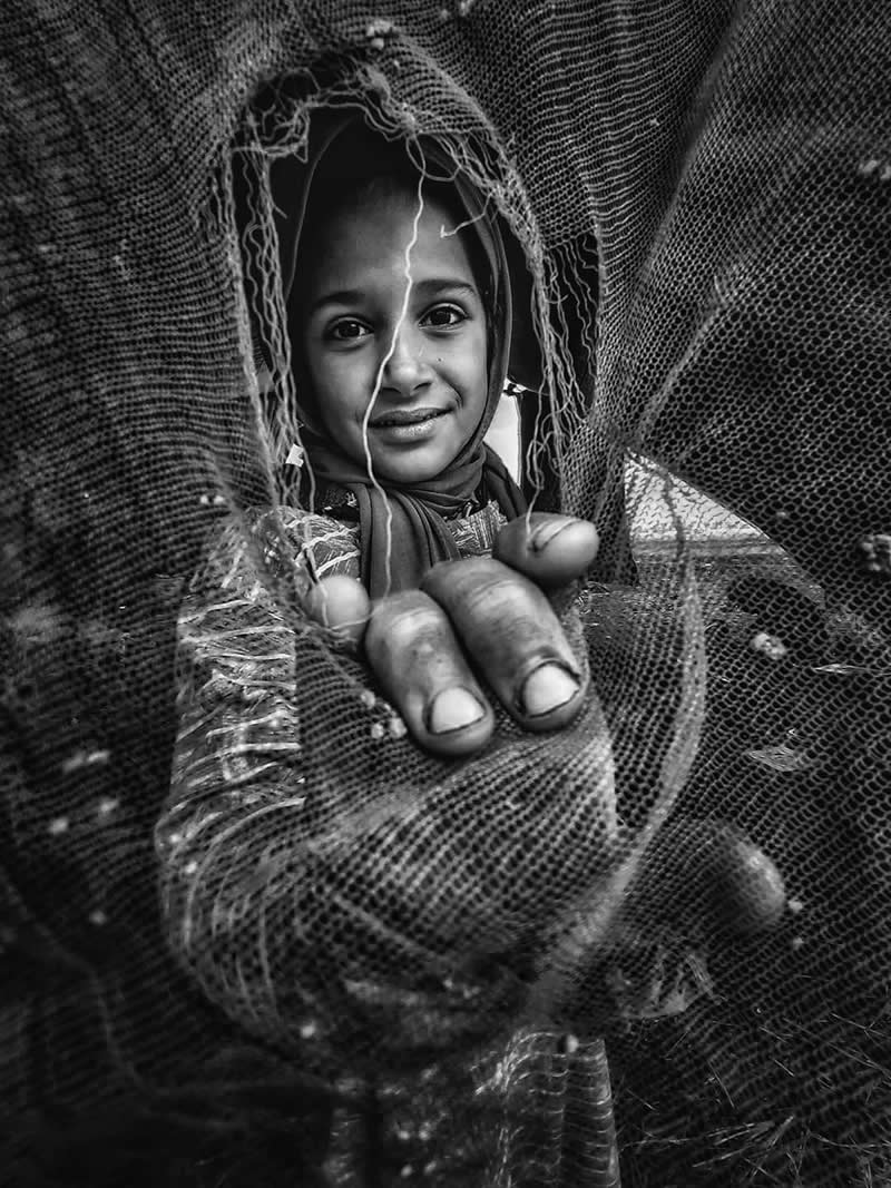 Street Photos by Ahmed Mansour That Reveal the Soul of Everyday Life