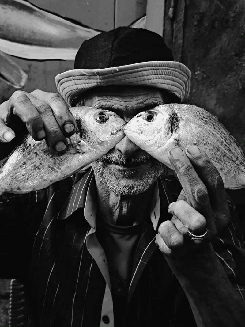 Street Photos by Ahmed Mansour That Reveal the Soul of Everyday Life