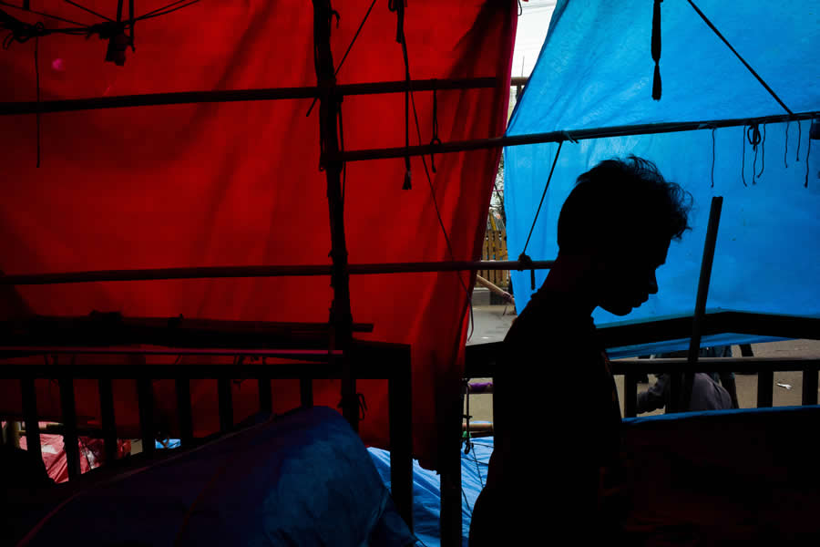 Street Photos by Shah Toufiqur Rahman - Shadow, Color and Perfect Timing