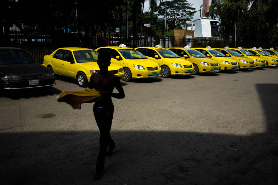 Street Photos by Shah Toufiqur Rahman - Shadow, Color and Perfect Timing