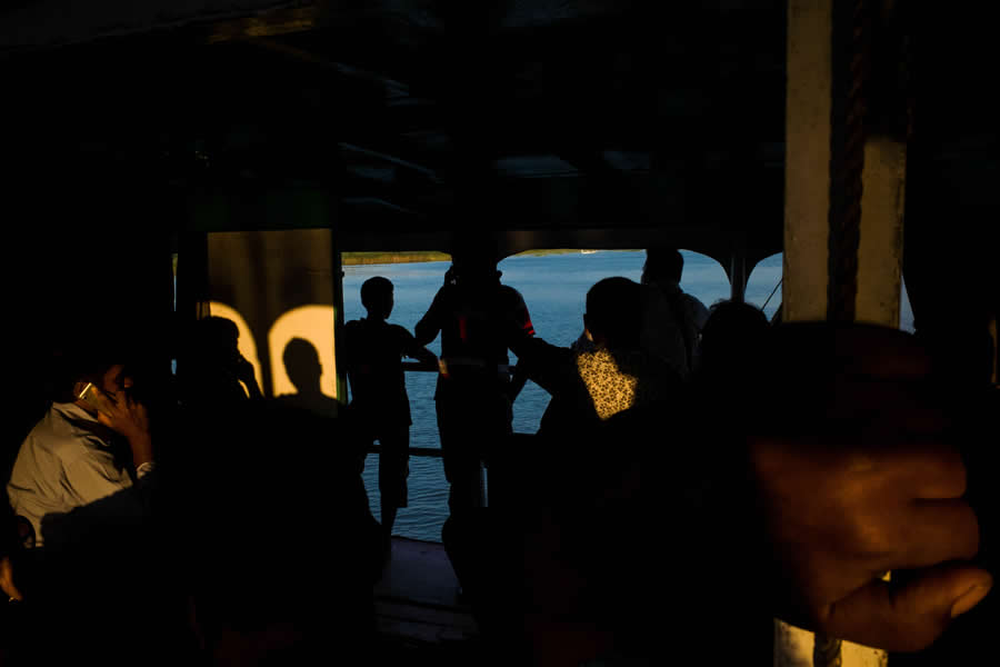 Street Photos by Shah Toufiqur Rahman - Shadow, Color and Perfect Timing