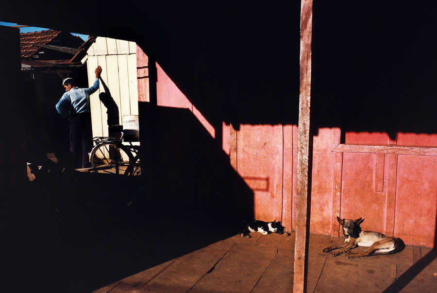 The Geometry of Light - Master Photographers Use Chiaroscuro in Modern Street Photography