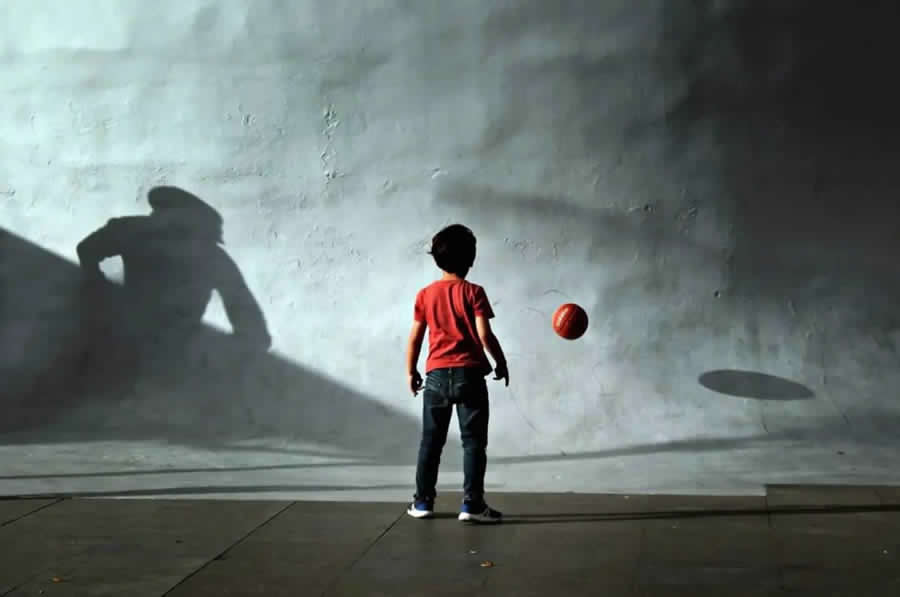 The Geometry of Light - Master Photographers Use Chiaroscuro in Modern Street Photography