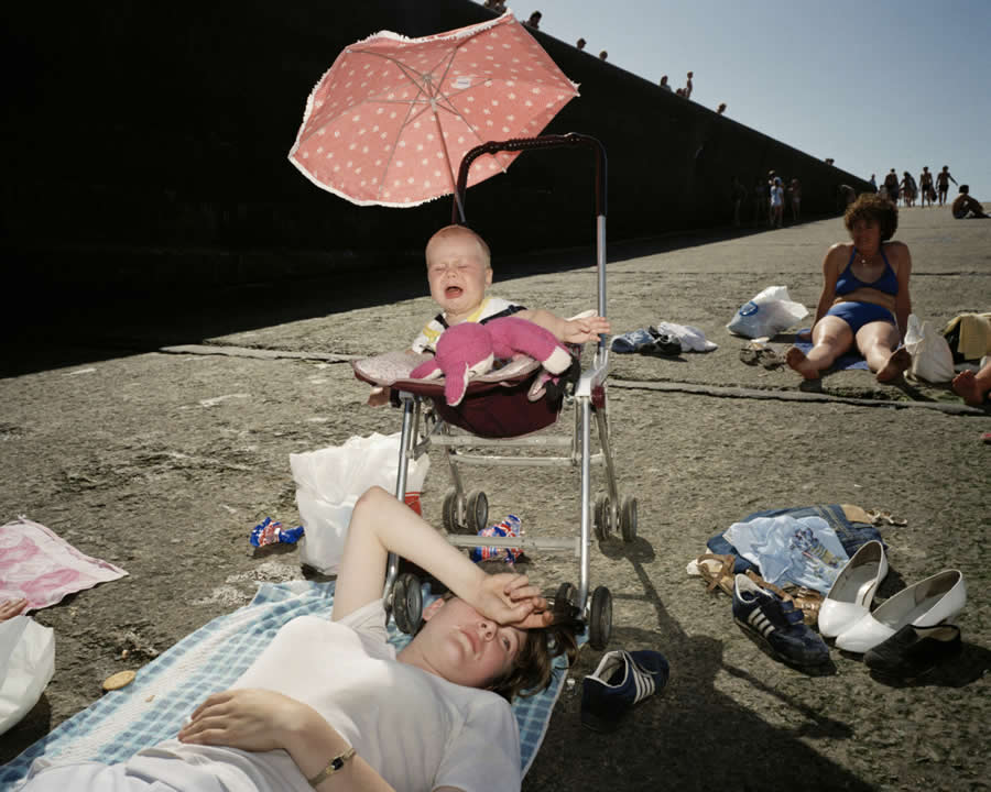 The Geometry of Light - Master Photographers Use Chiaroscuro in Modern Street Photography