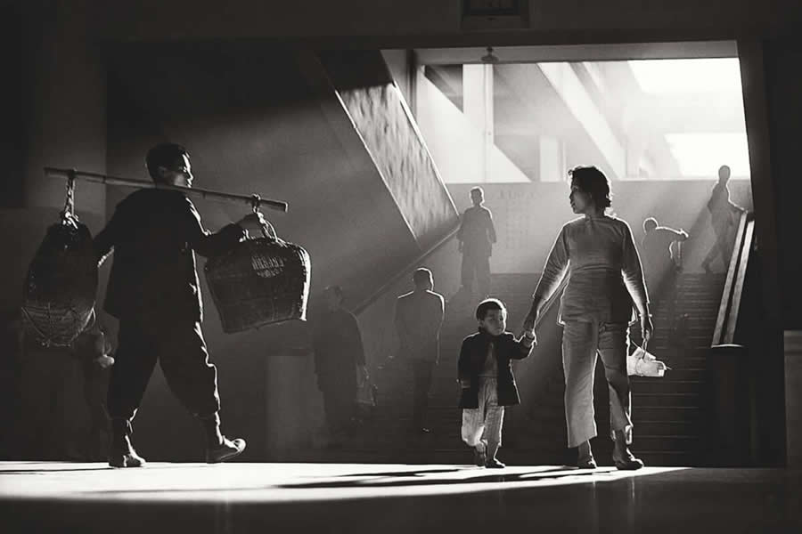 The Geometry of Light - Master Photographers Use Chiaroscuro in Modern Street Photography