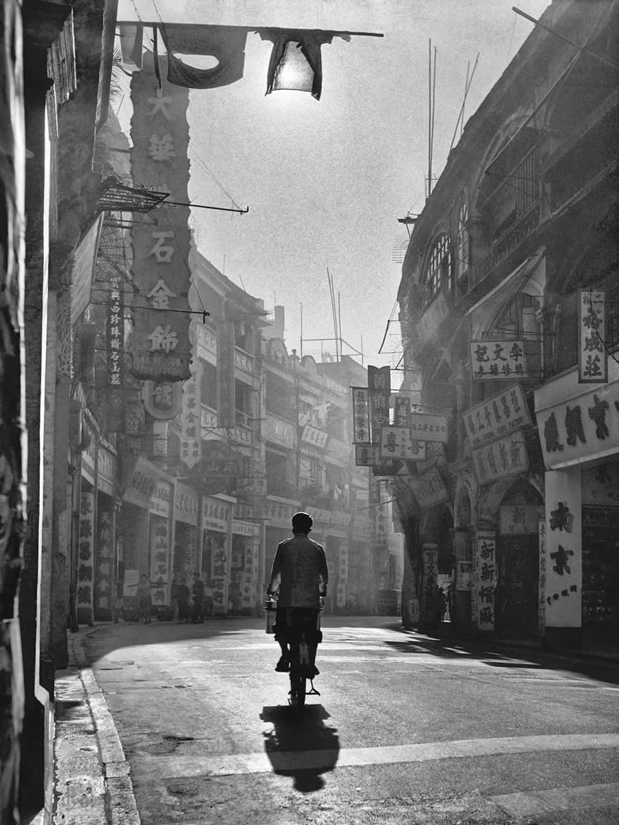 The Geometry of Light - Master Photographers Use Chiaroscuro in Modern Street Photography