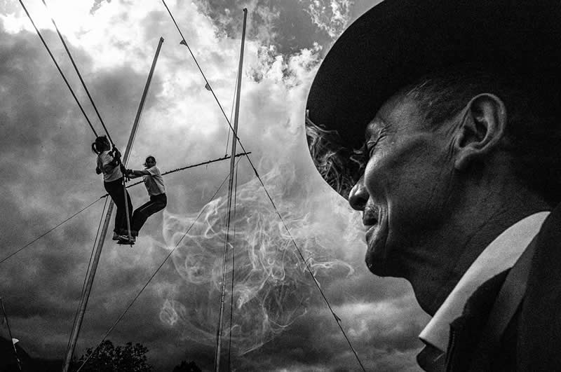 Between Earth and Sky by Tommy Jiang, China - AAP Magazine Awards 2026 Black and White Winners