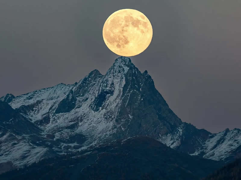Watched by the Moon by Jean-Fran&ccedil;ois Gely - Arvieux, Provence-Alpes-C&ocirc;te d&rsquo;Azur, France - Astronomy Photographer of the Year 2026 shortlists