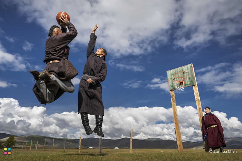 Obstruction by Jianhua Chen, China - Award-Winning Photos of Hipa