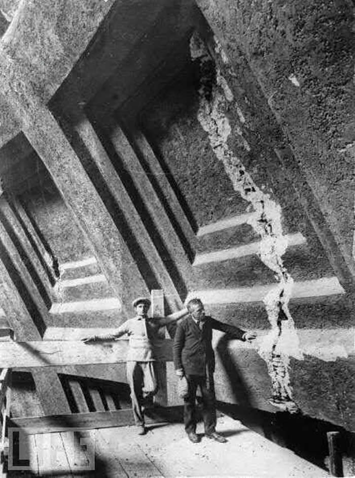 Concrete dome of the Roman Pantheon with a crack during the 1925 restoration. Almost two thousand years after it was built, the Pantheon's dome is still the world's largest unreinforced concrete dome