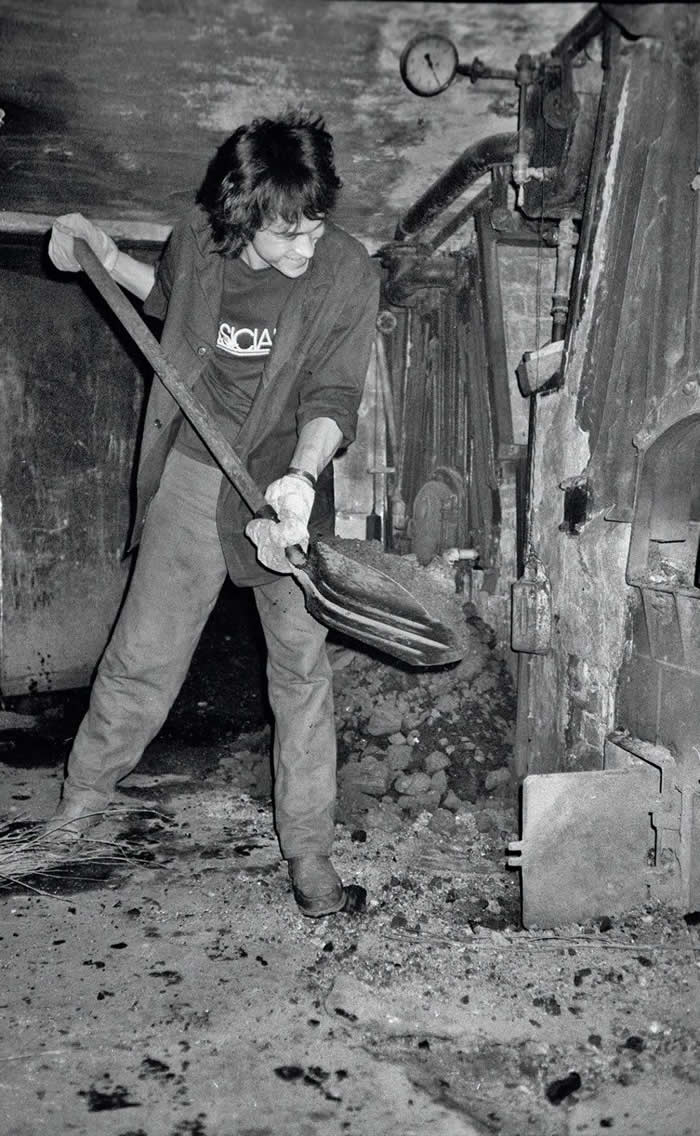 Legendary Soviet rockstar Viktor Tsoi of Kino working his day job as a stoker in a Leningrad boiler room, required by law to avoid being prosecuted for "parasitism" (1986)