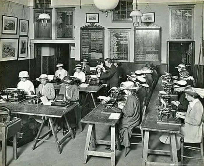 Typewriting Class For Women, Blackheath Road Evening Institute, London, 1914.