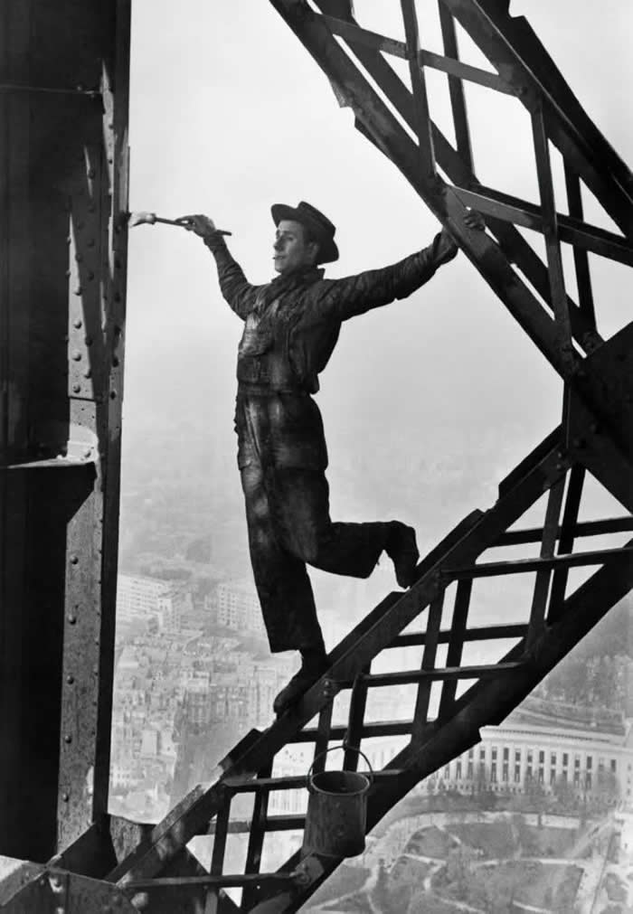 Eiffel Tower Painter, 1953 (Photo by Marc Riboud)