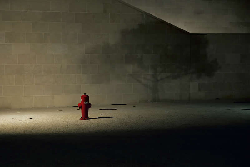 AAP Magazine 2026 Awards: 25 Striking Photos That Turn Shapes Into Art 51 Finalist: Le miroir de la rue by Francesca Pompei, Italy - AAP Magazine 2026 Awards Shapes Winners