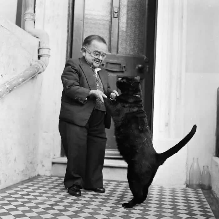 Henry Behrens, once recognized as the world's smallest man at just 30 inches - Animals Stole the Spotlight Historic Photos