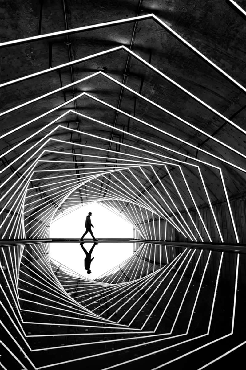 Black and White Street Photography by Leon Yu