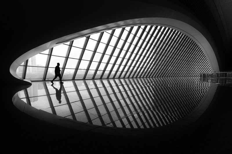Black and White Street Photography by Leon Yu