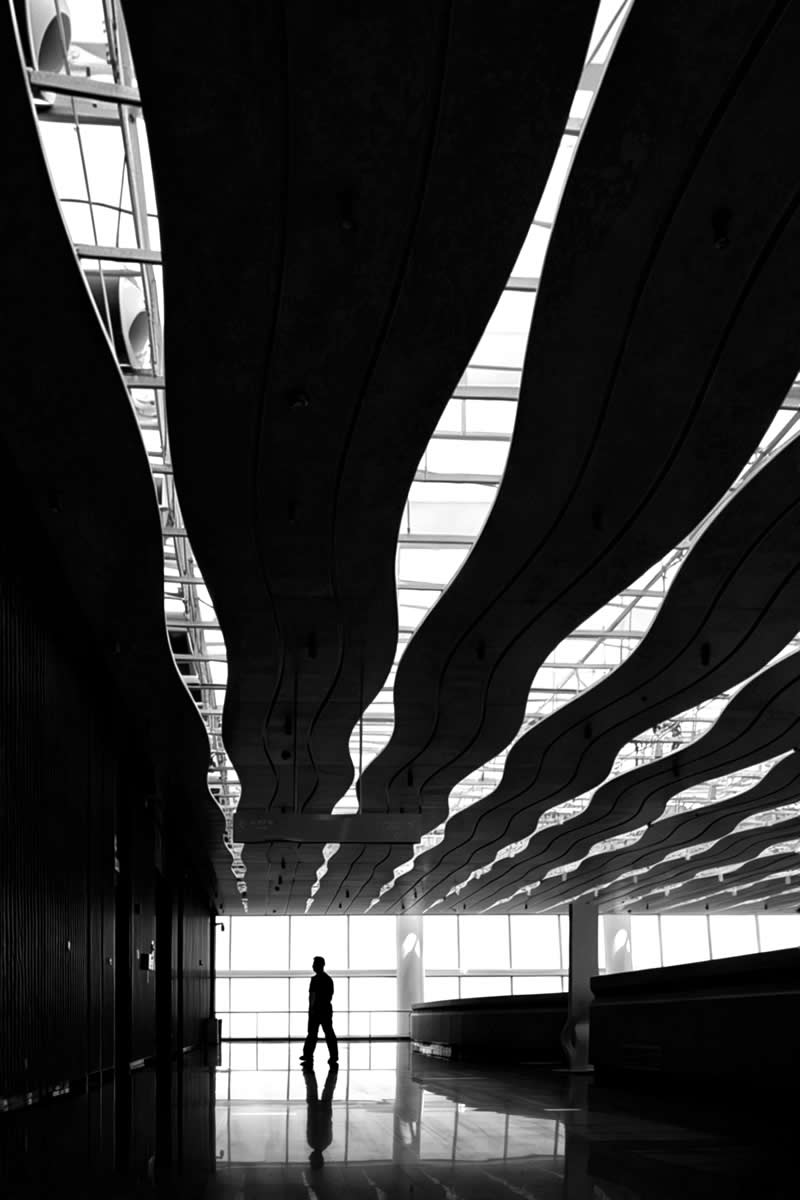 Black and White Street Photography by Leon Yu