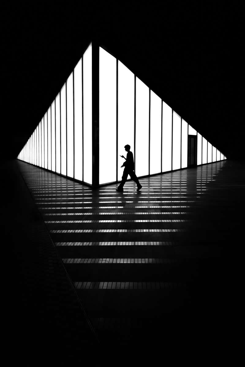 Black and White Street Photography by Leon Yu