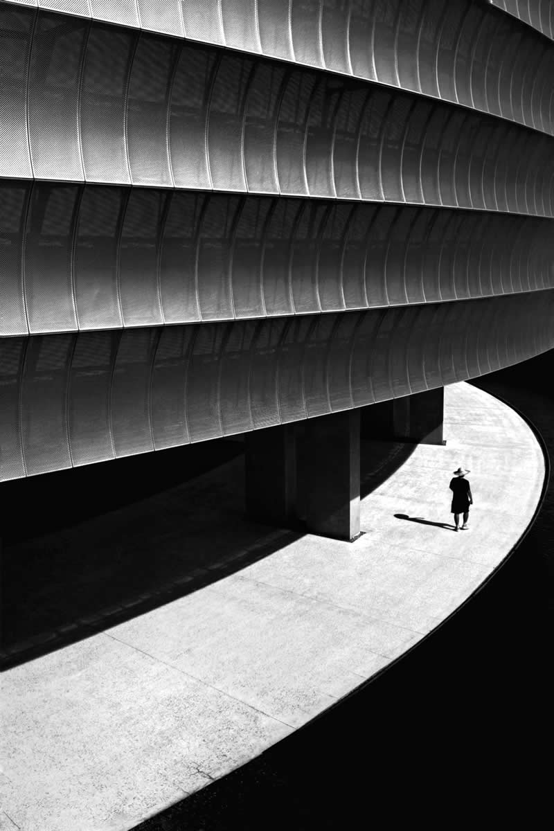 Black and White Street Photography by Leon Yu
