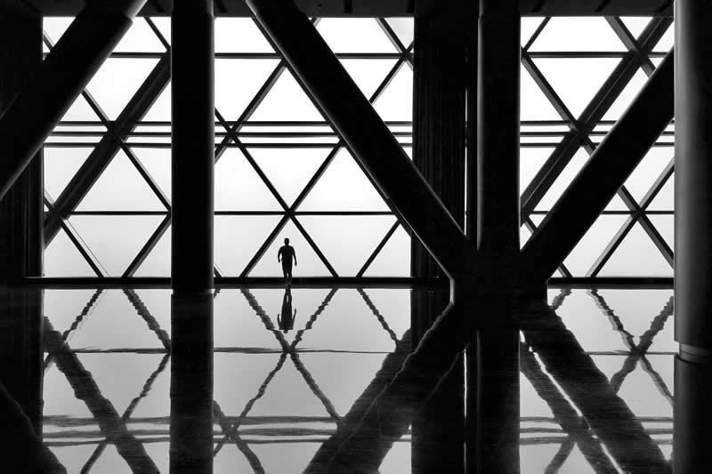 Black and White Street Photography by Leon Yu