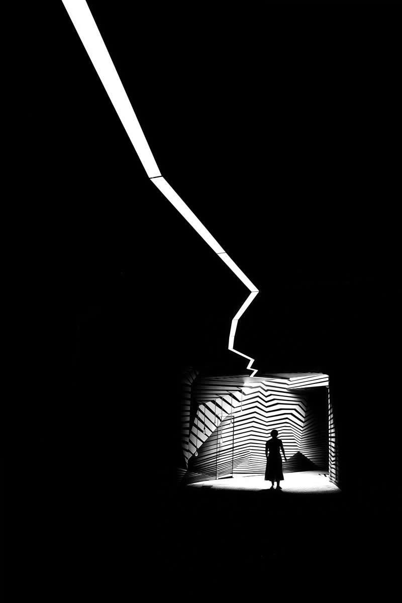 Black and White Street Photography by Leon Yu