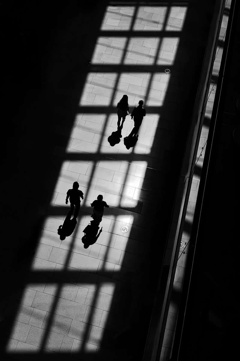 Black and White Street Photography by Leon Yu