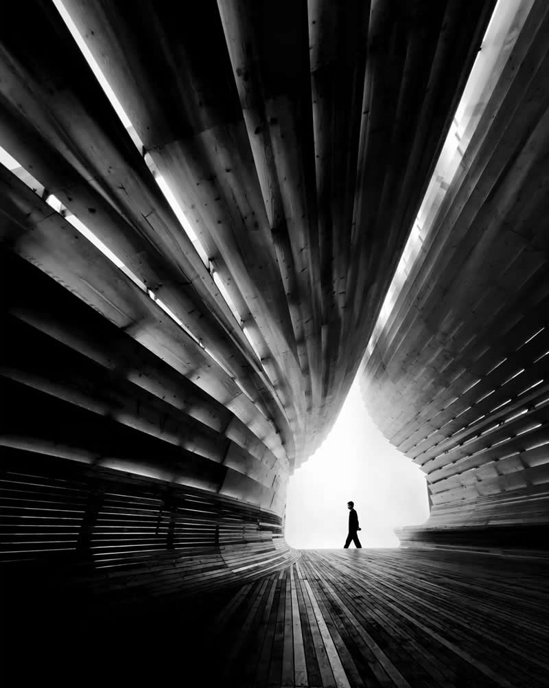 Black and White Street Photography by Leon Yu