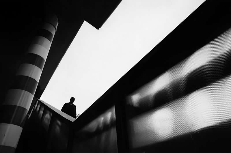 Black and White Street Photography by Leon Yu