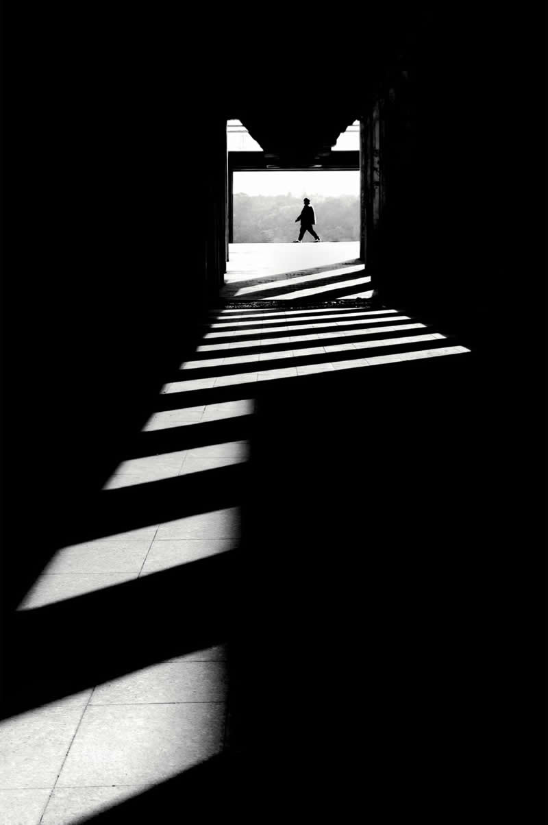 Black and White Street Photography by Leon Yu